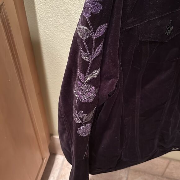 Style and Co woman's deep purple velvety coat or shirt w gorgeous flower detail - Picture 5 of 15